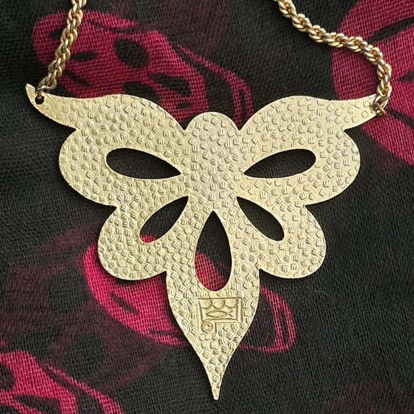 Vintage Crown and Fishenamel and gold tone necklace - Picture 6 of 6